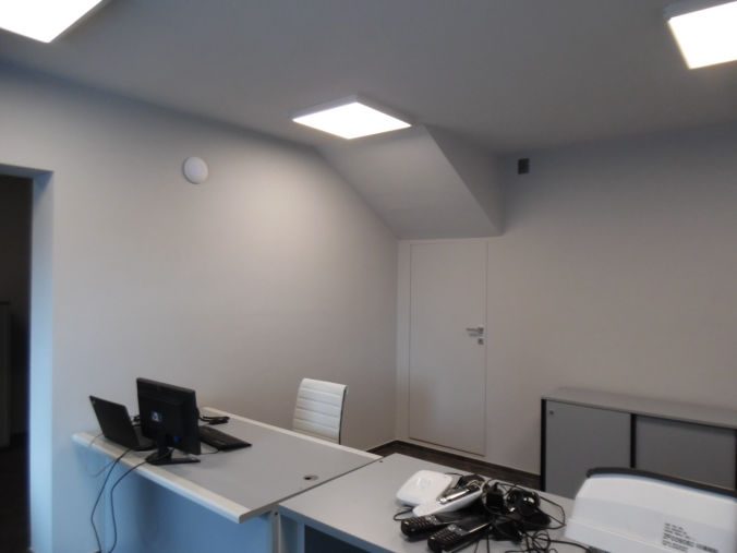 Ambiente ufficio rinnovato nella palazzina Cliper