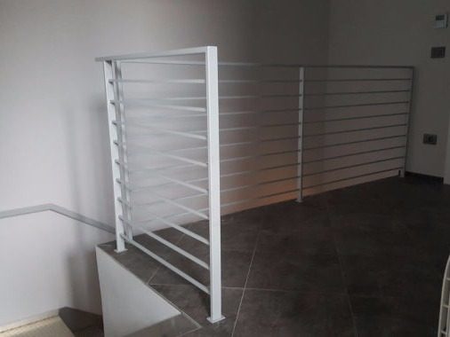 Parapetto e collegamento interno della palazzina Cliper
