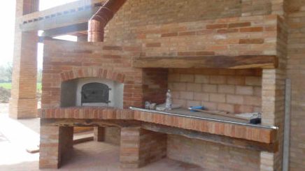 Dettaglio del forno e delle murature esterne