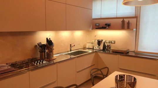 Zona operativa e piano cucina finiti